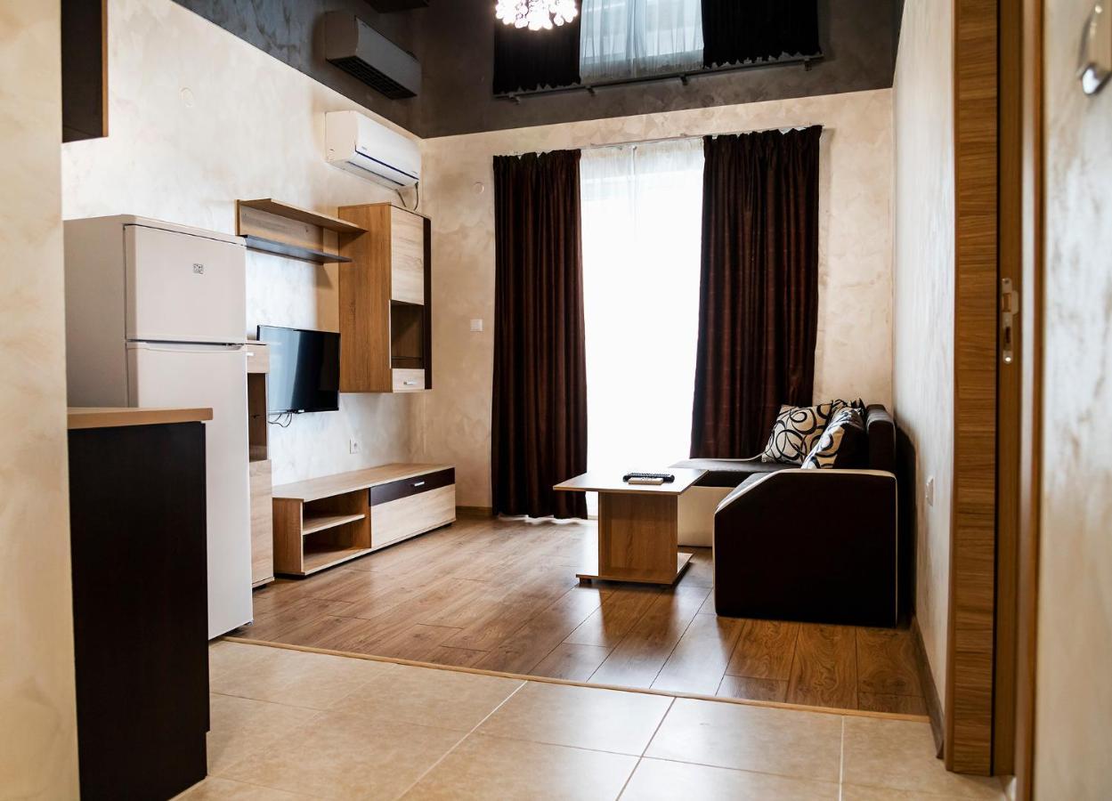 Family Hotel - City Hotel Yambol ภายนอก รูปภาพ