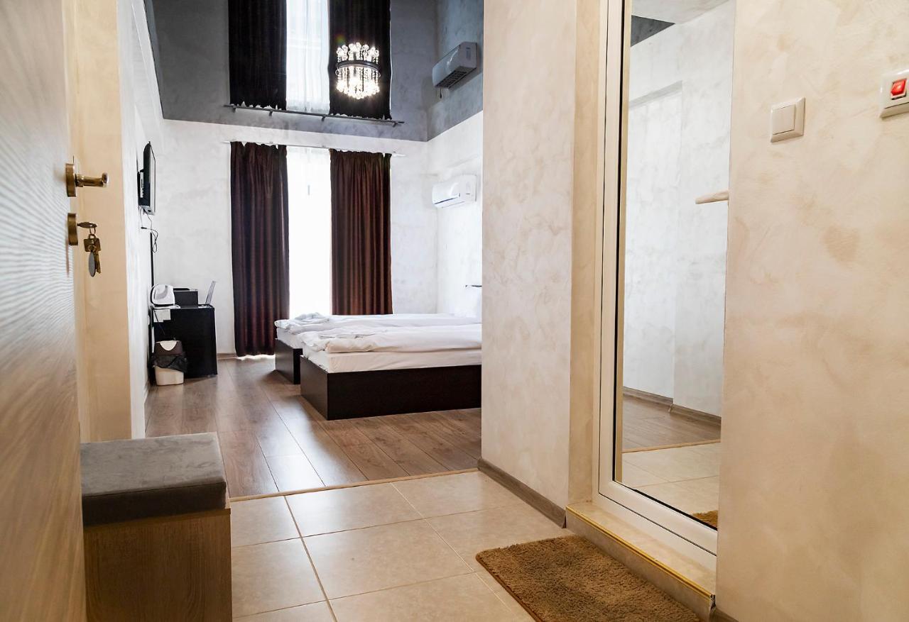 Family Hotel - City Hotel Yambol ภายนอก รูปภาพ