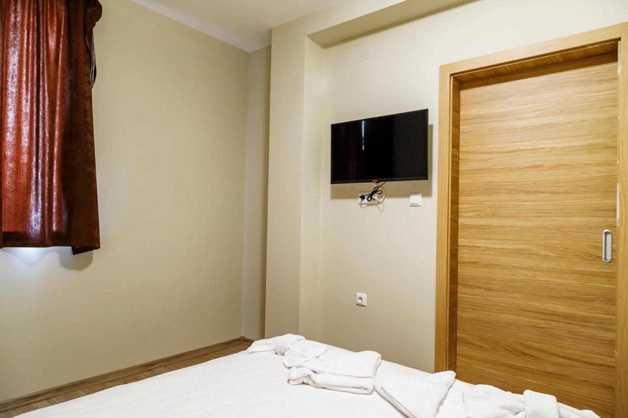 Family Hotel - City Hotel Yambol ภายนอก รูปภาพ