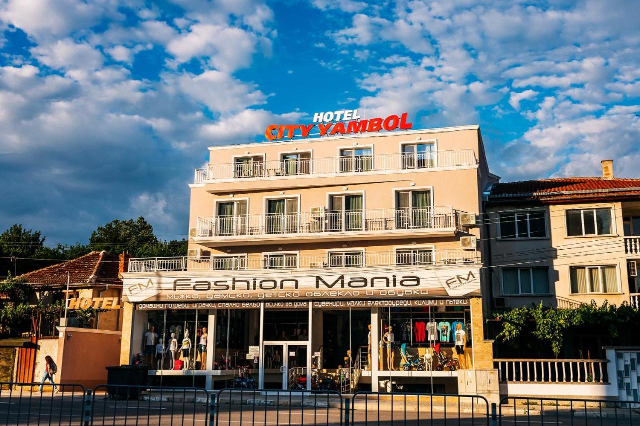 Family Hotel - City Hotel Yambol ภายนอก รูปภาพ
