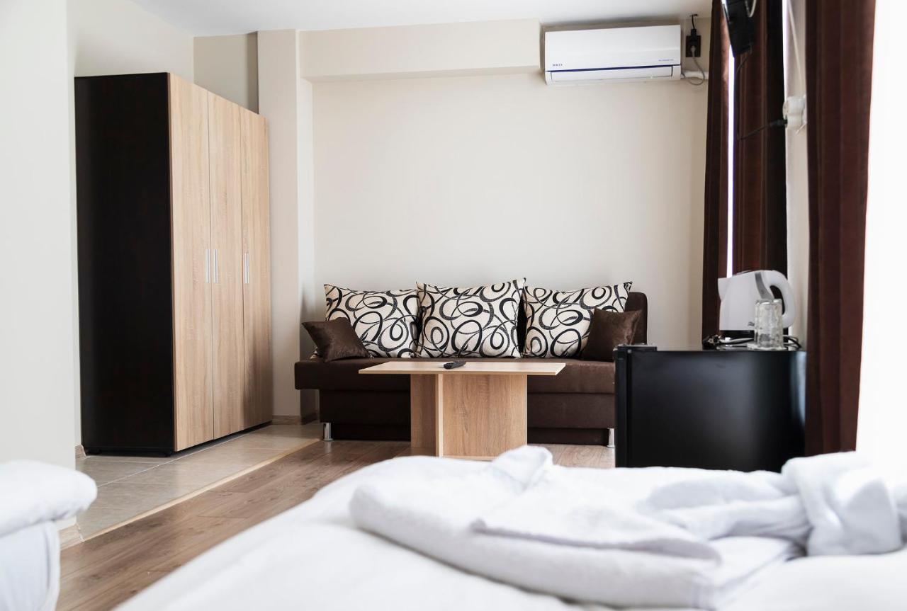 Family Hotel - City Hotel Yambol ภายนอก รูปภาพ