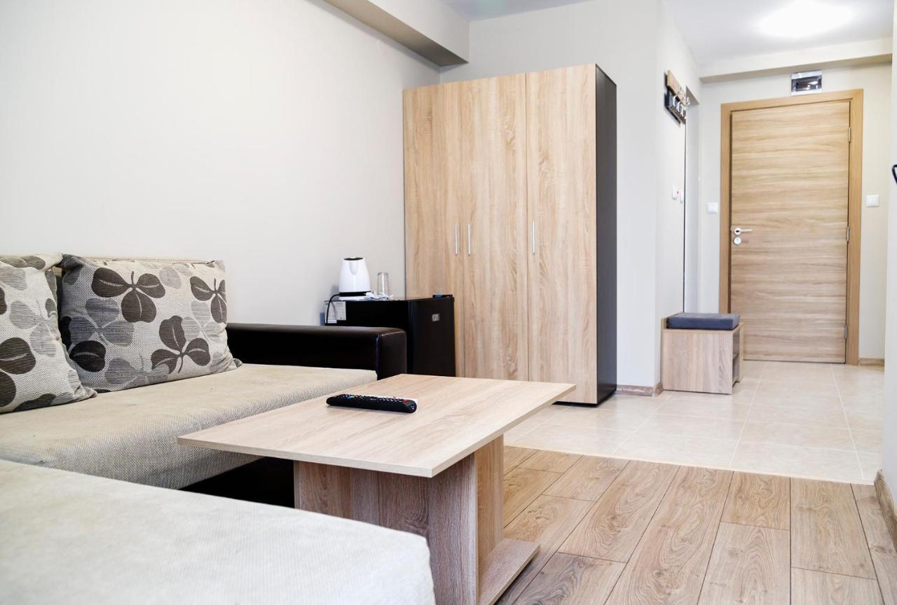 Family Hotel - City Hotel Yambol ภายนอก รูปภาพ