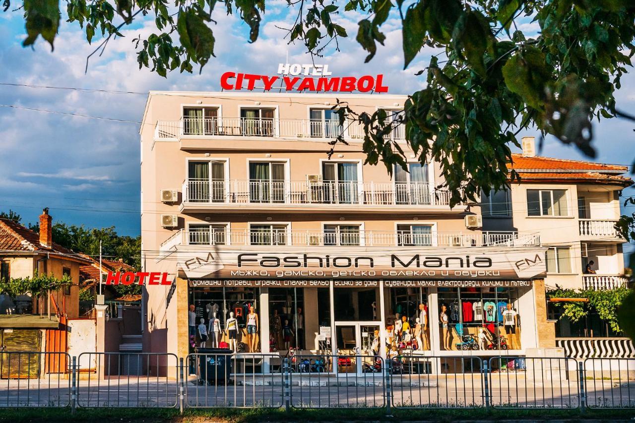 Family Hotel - City Hotel Yambol ภายนอก รูปภาพ