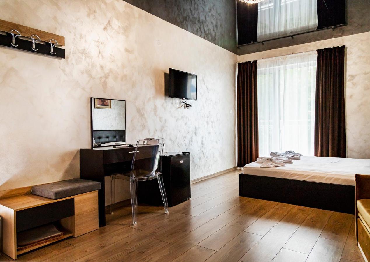 Family Hotel - City Hotel Yambol ภายนอก รูปภาพ