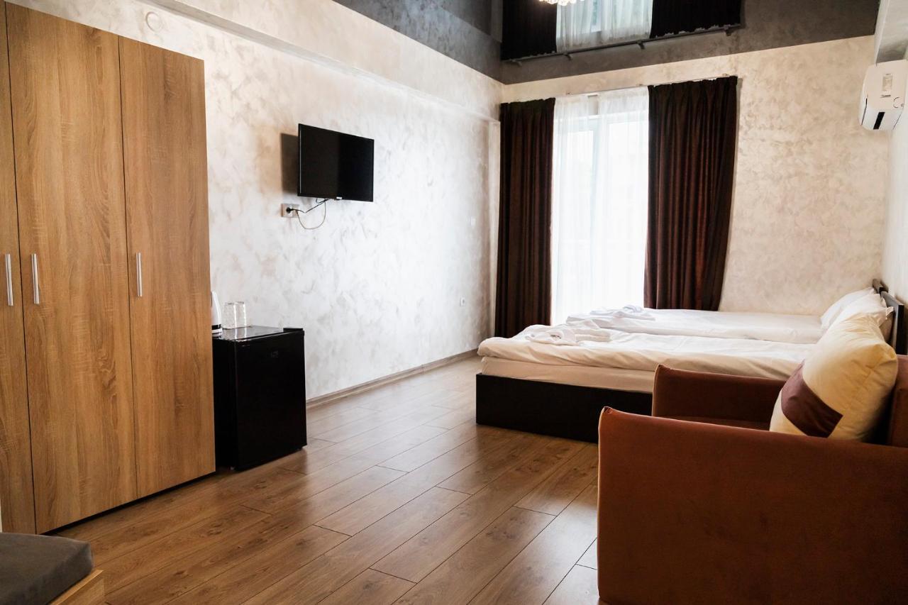 Family Hotel - City Hotel Yambol ภายนอก รูปภาพ