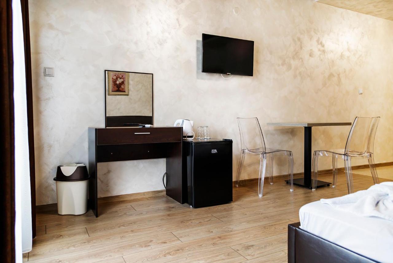 Family Hotel - City Hotel Yambol ภายนอก รูปภาพ