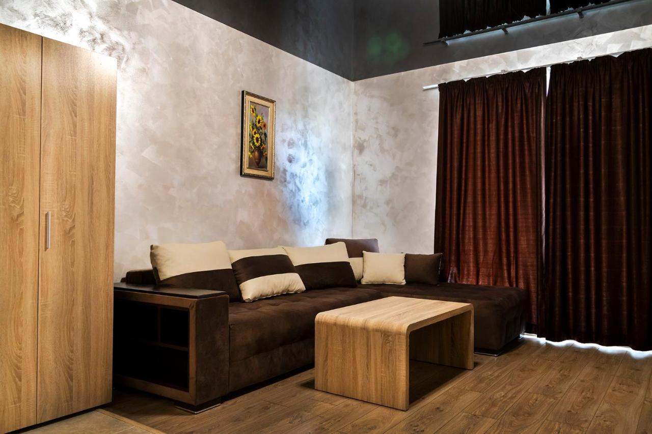 Family Hotel - City Hotel Yambol ภายนอก รูปภาพ