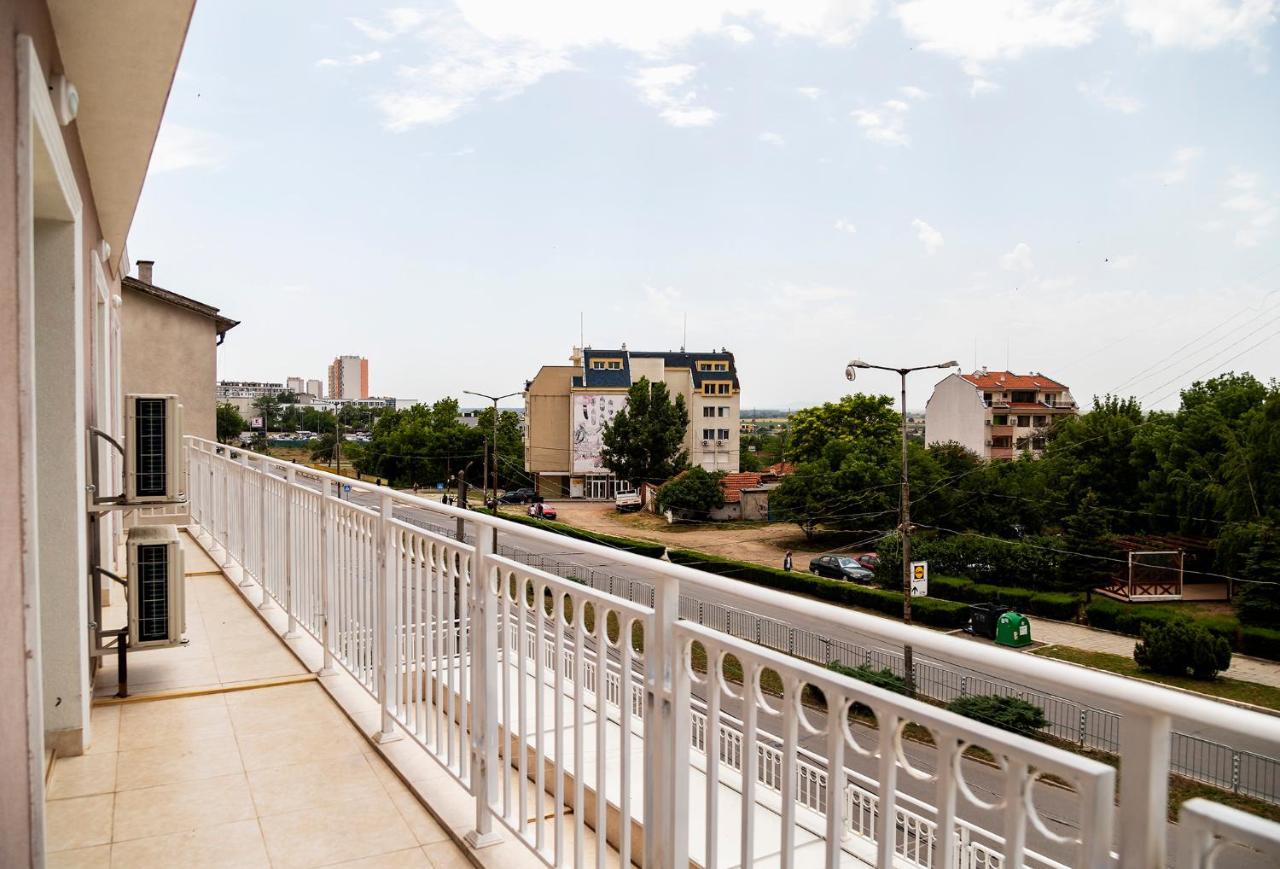 Family Hotel - City Hotel Yambol ภายนอก รูปภาพ