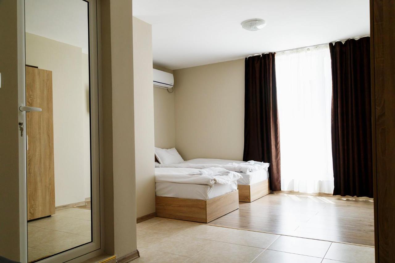 Family Hotel - City Hotel Yambol ภายนอก รูปภาพ