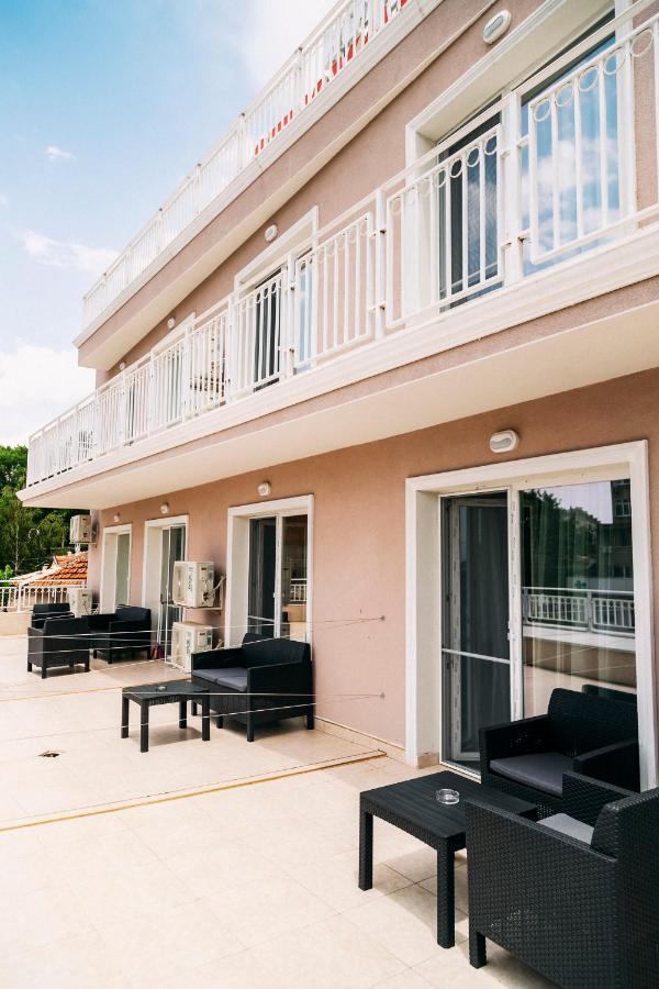 Family Hotel - City Hotel Yambol ภายนอก รูปภาพ
