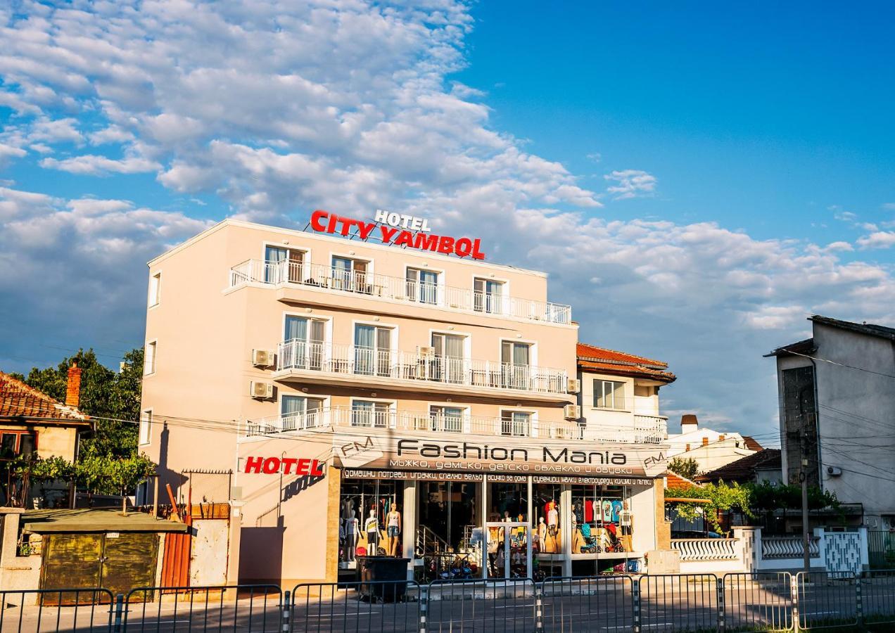 Family Hotel - City Hotel Yambol ภายนอก รูปภาพ