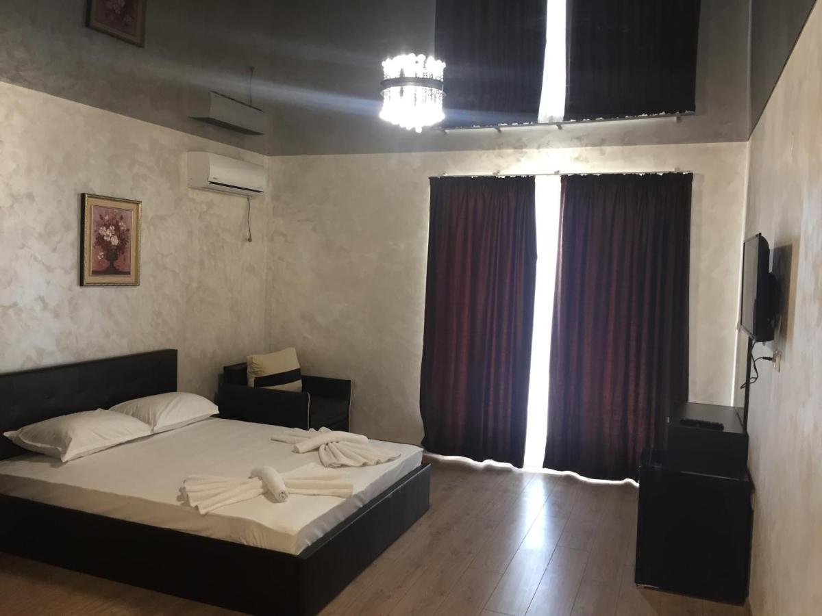 Family Hotel - City Hotel Yambol ภายนอก รูปภาพ